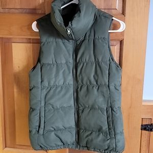 Women's puffy vest